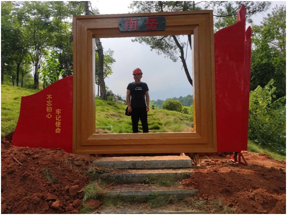 大相框雕塑安裝